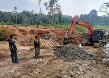 Semangat Tanpa Libur, Satgas TMMD Bangun Infrastruktur Rakyat 1