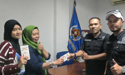 Solidaritas Wartawan! Pengurus Pokja PWI Walikota Jakut Bagikan "THR" kepada Anggota 5