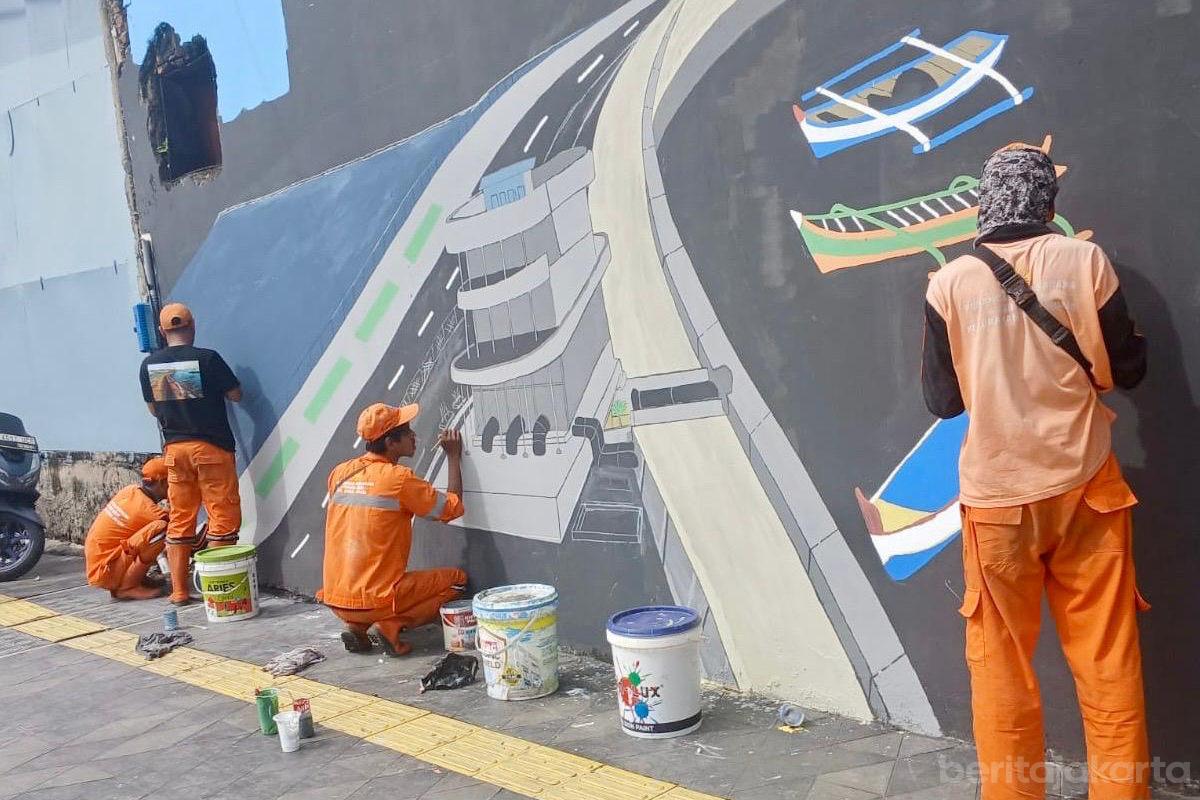Lukisan Mural Bernuansa Pesisir Warnai Estetika Jalan Kapuk Kamal Raya 1 Lukisan Mural Bernuansa Pesisir Warnai Estetika Jalan Kapuk Kamal Raya 1