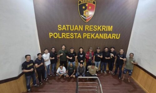 Brutal dan Memalukan: Dugaan Oknum Aparat Terlibat, Aktivis Konsumen Dikeroyok Debt Collector di Pekanbaru” 10