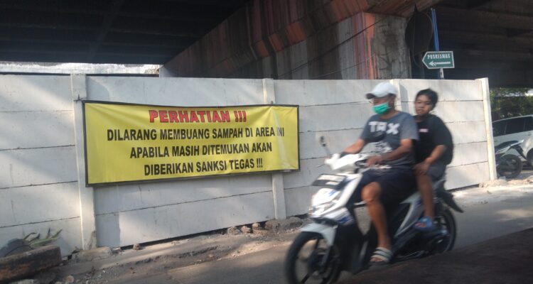 TPS Kencana Ditutup Pagar Beton, Lurah: Kami Berlakukan Jam Operasional 2