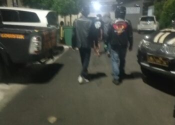 Anggota GRIB Jaya Gerebek Warung di Pemalang, Dua Pengedar Obat Keras Digelandang ke Polisi 16