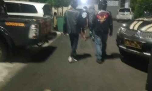 Anggota GRIB Jaya Gerebek Warung di Pemalang, Dua Pengedar Obat Keras Digelandang ke Polisi 10