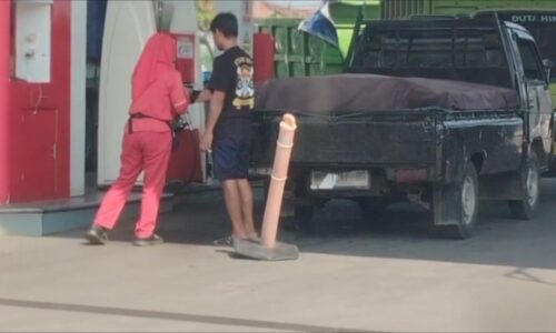 SPBU 44.513.23 Penaruban Weleri Diduga Bandel Masih Layani Pengangsu Solar, Warga Desak Polisi dan Pertamina Segera Turun 10