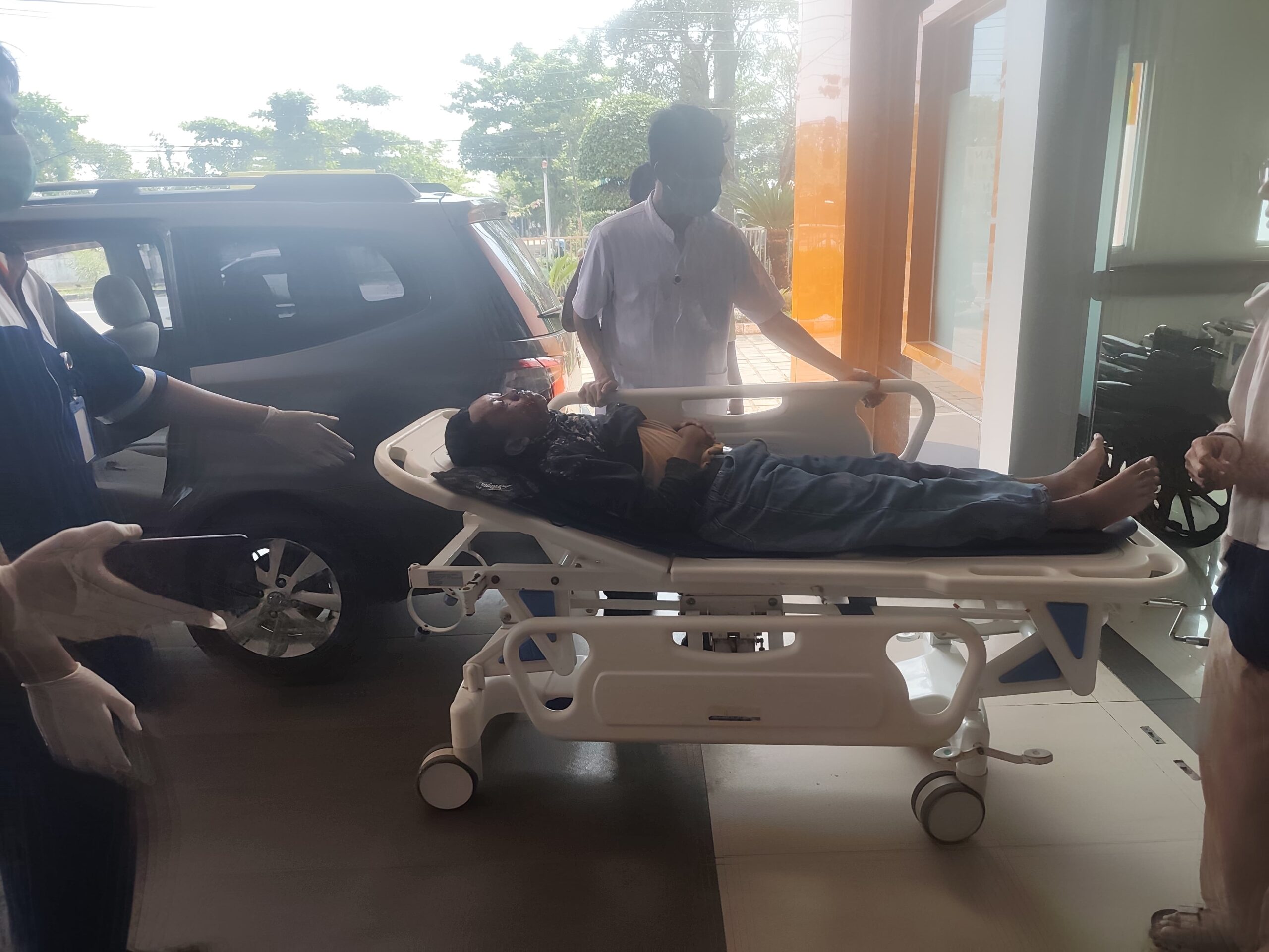 Aksi Kemanusiaan Agung Sulistio, Sigap Tolong Pelajar Korban Kecelakaan Tunggal di Desa Pegundan 2 Aksi Kemanusiaan Agung Sulistio, Sigap Tolong Pelajar Korban Kecelakaan Tunggal di Desa Pegundan 2