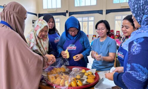 Puluhan Warga Jakut Ikuti Pelatihan Gratis Membuat Kue 22