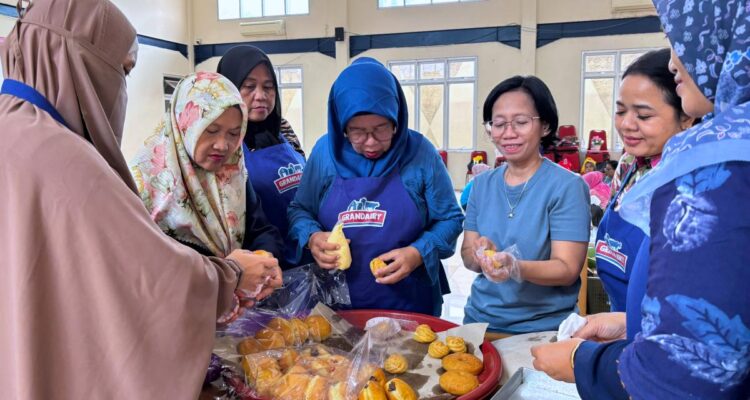Puluhan Warga Jakut Ikuti Pelatihan Gratis Membuat Kue 1
