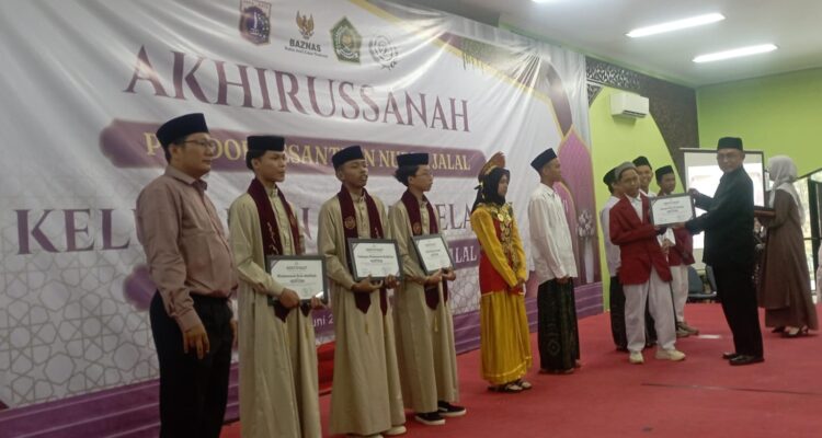 Pondok Pesantren Nurul Jalan Gelar Wisuda Santri di Komplek Walikota Jakut 2