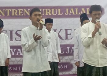 Mutiara dari Balik Gang Warakas: Kisah Haru Wisuda Santri Nurul Jalal di Balai Kota Jakarta Utara 17