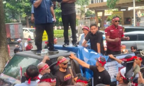 Sejumlah Tokoh Aceh dan Masyarakat Aceh Lakukan Aksi di Kantor ESDM Jakarta, Dr. Fachrul Razi Ancam Demo Aceh Akan Berlanjut Ke Istana 6