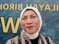 Anggota DPRD Saksikan Penyerahan Sertifikat PTSL, Sindir Warga Tidak Hadir? 7