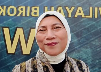 Anggota DPRD Saksikan Penyerahan Sertifikat PTSL, Sindir Warga Tidak Hadir? 16