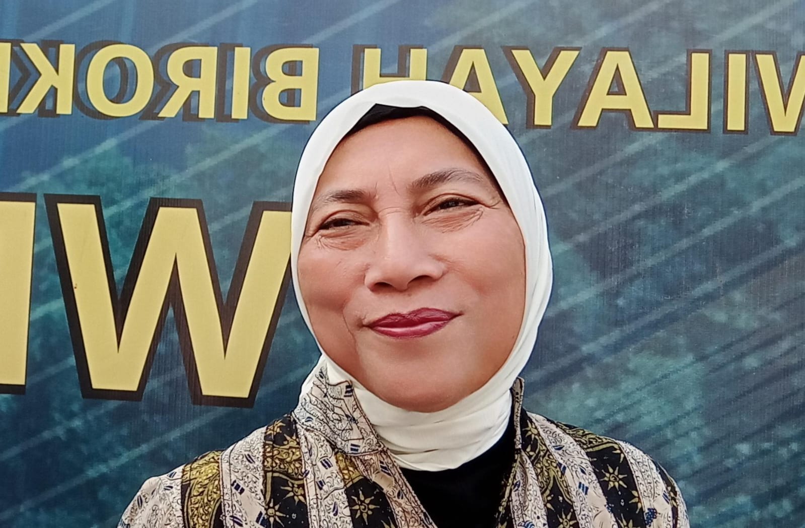 Anggota DPRD Saksikan Penyerahan Sertifikat PTSL, Sindir Warga Tidak Hadir? 1 Anggota DPRD Saksikan Penyerahan Sertifikat PTSL, Sindir Warga Tidak Hadir? 1