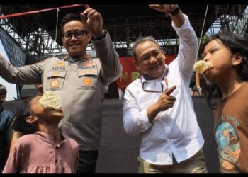 Camat Penjaringan Pastikan Bantuan Sembako Presiden RI Tepat Sasaran 16
