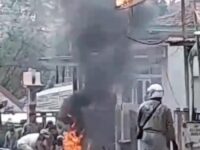 MOTOR SUZUKI THUNDER BAWA BBM DALAM JERIKEN TERBAKAR DI MALAHAYU: JOKI HANYA CARI UPAH, PEMILIK BENSIN JADI SOROTAN 11