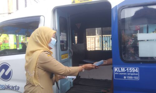 Lurah dan Sekel Warakas Bagikan Masker Pada Warga Pengguna Jalan Umum 7