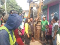 Bos Kontraktor, Konsultan dan Kasudin Perumahan Ogah Kelapangan, Warga Terdampak Proyek Marah: Kami Ingin Air Bersih!! 24