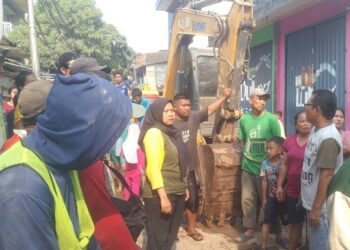 Bos Kontraktor, Konsultan dan Kasudin Perumahan Ogah Kelapangan, Warga Terdampak Proyek Marah: Kami Ingin Air Bersih!! 16