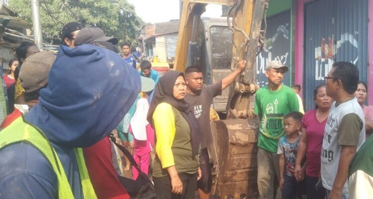 Bos Kontraktor, Konsultan dan Kasudin Perumahan Ogah Kelapangan, Warga Terdampak Proyek Marah: Kami Ingin Air Bersih!! 1