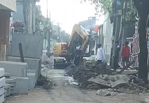 Petugas PAM Sebut Kinerja Kontraktor Sudin Perumahan Jakut Semberono 1 Petugas PAM Sebut Kinerja Kontraktor Sudin Perumahan Jakut Semberono 1