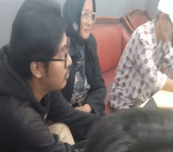 Bos Kontraktor, Konsultan dan Kasudin Perumahan Ogah Kelapangan, Warga Terdampak Proyek Marah: Kami Ingin Air Bersih!! 3 Bos Kontraktor, Konsultan dan Kasudin Perumahan Ogah Kelapangan, Warga Terdampak Proyek Marah: Kami Ingin Air Bersih!! 3