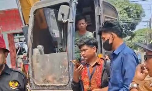 Pelaksana Proyek Perumahan Jakut Diduga Ceroboh Rusak Pipa PAM, Warga Keluhkan Air Bau Got 6