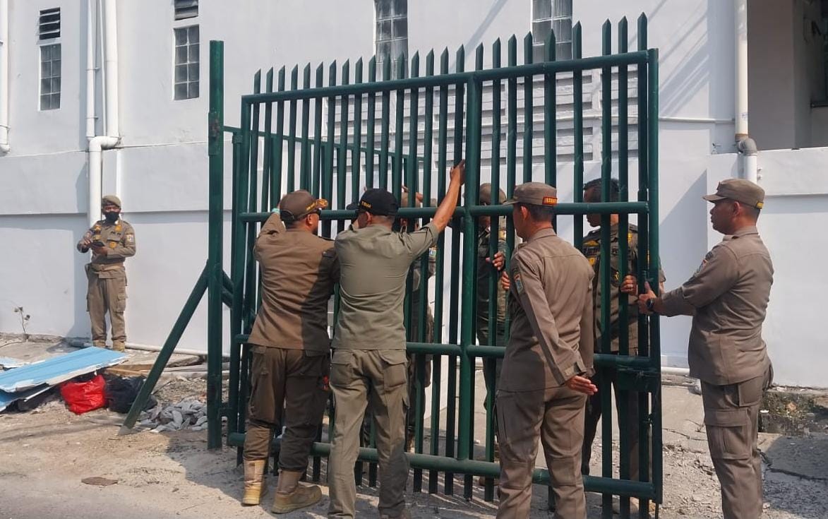 Perjuangan Warga RW 18 Sunter Agung Berbuah Hasil, Gerbang Pengaman Kembali Berdiri 3 Perjuangan Warga RW 18 Sunter Agung Berbuah Hasil, Gerbang Pengaman Kembali Berdiri 3