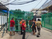 Perjuangan Warga RW 18 Sunter Agung Berbuah Hasil, Gerbang Pengaman Kembali Berdiri 12