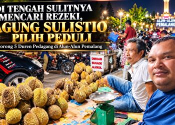 Di Tengah Sulitnya Mencari Rezeki, Agung Sulistio Pilih Peduli: Borong 5 Duren Pedagang di Alun-Alun Pemalang 16