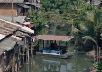 Puluhan Tahun Tak Tersentuh Normalisasi: Kali Tirem Kian Menyempit, Kumuh, dan Terancam Hilang 16